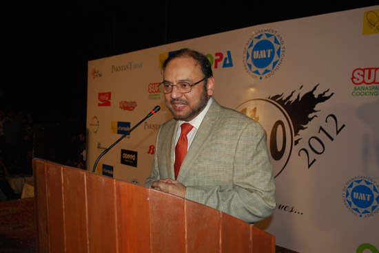 Dr Hasan Sohaib Murad, Rector UMT, welcomes Misbah ul Haq to UMT