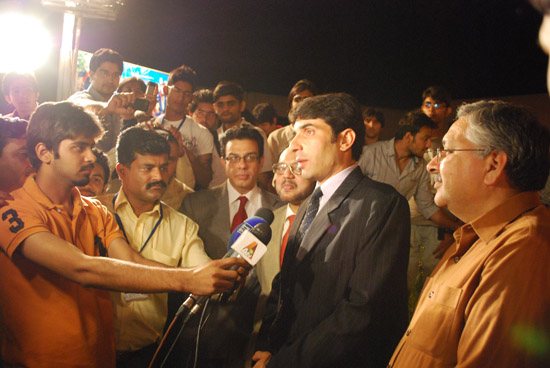 UMT alumnus Misbah ul Haq talks to media representatives