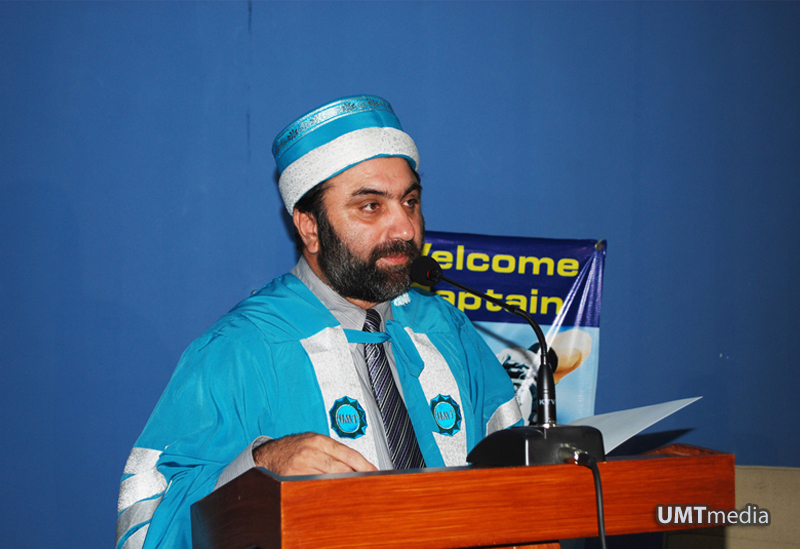 Dr A F Siddiqui, Associate Dean SBE, addresses Convocation gathering