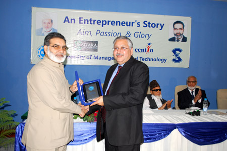 Abid H K Shirwani presents UMT souvenir to Mian Idress